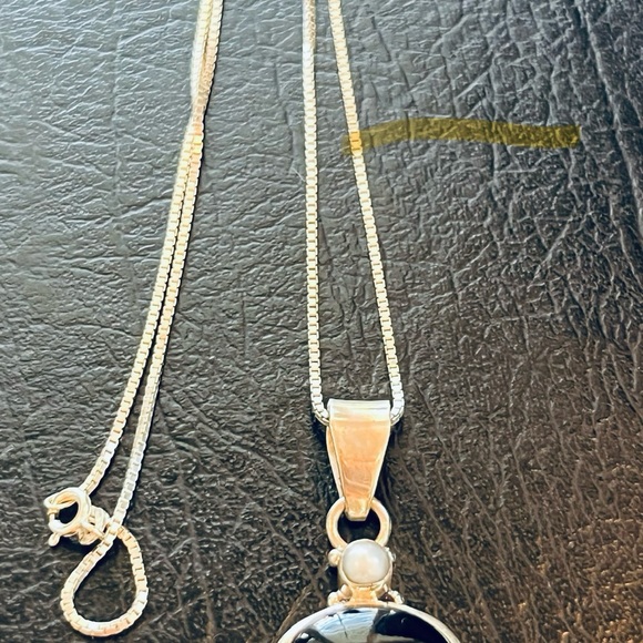 Sterling Silver, Onyx and Topaz necklace - Picture 2 of 5